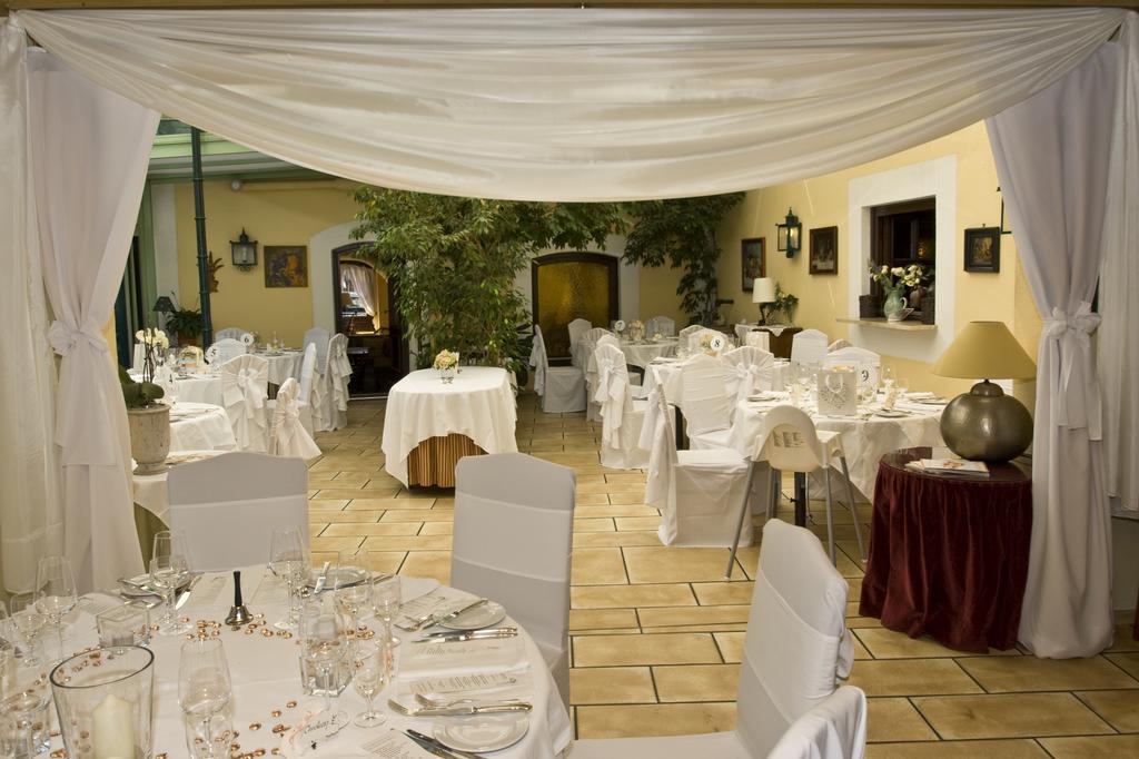 Landhotel Jagdhof Guntramsdorf Exterior photo
